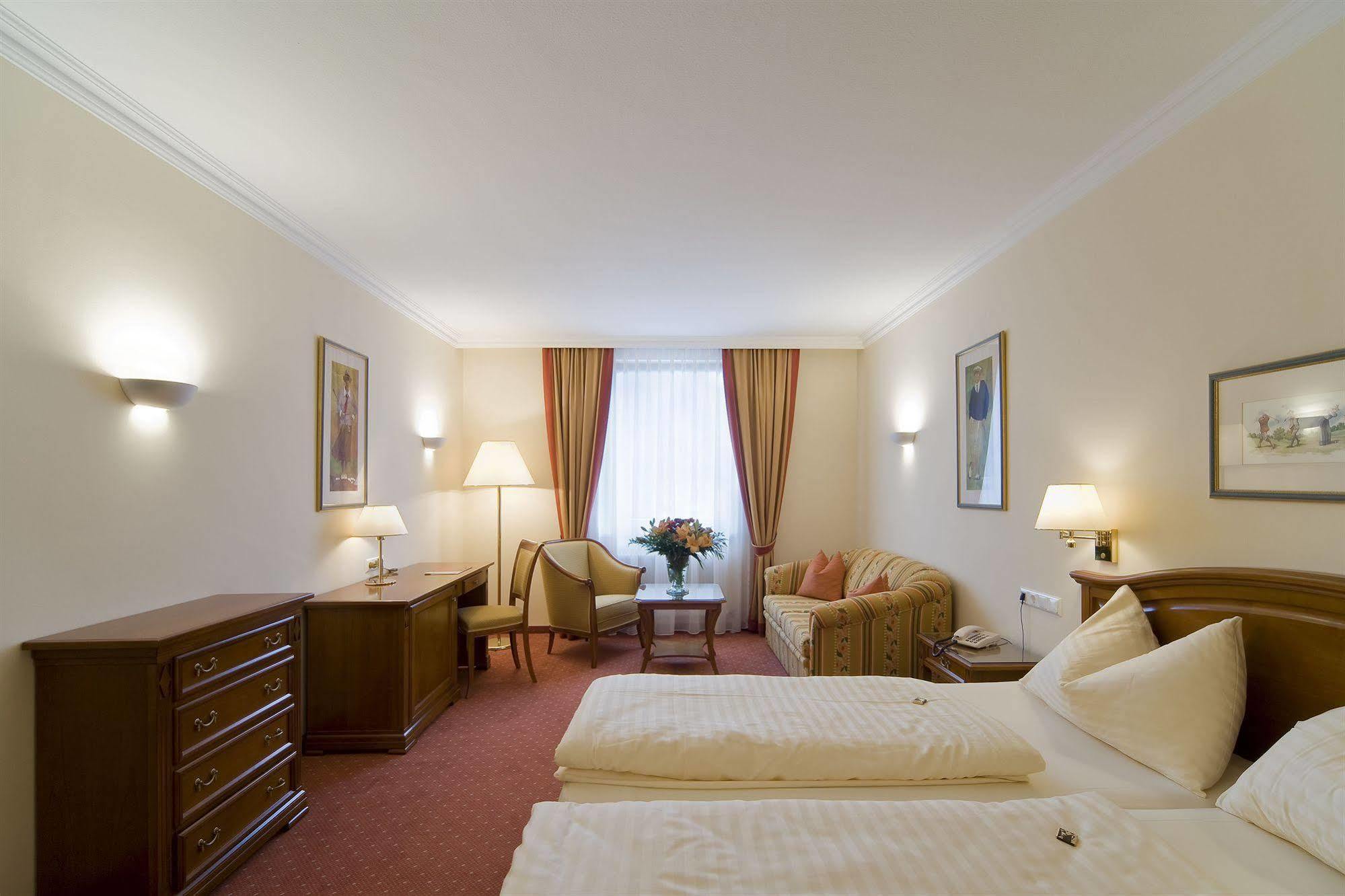 Vergeiner'S Hotel Traube Lienz Buitenkant foto
